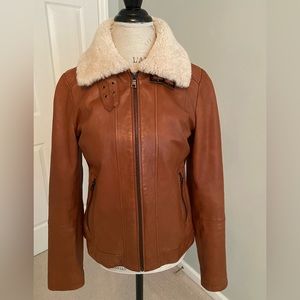 Leather jacket with a neutral shearing never worn without tags